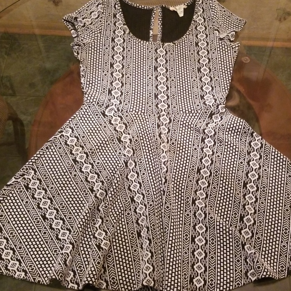 Dress - Picture 2 of 7